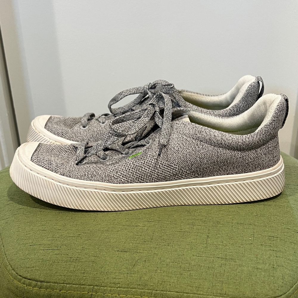 Cariuma IBI Low Stone Light Grey Knit Sneaker - Men’s 10.5/Women’s 12